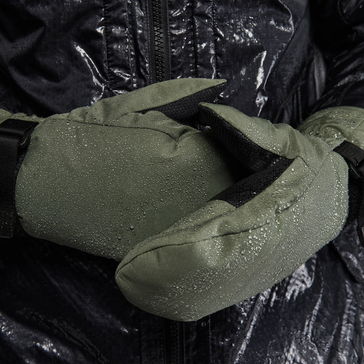Waterfallproof Mitts. Green edition