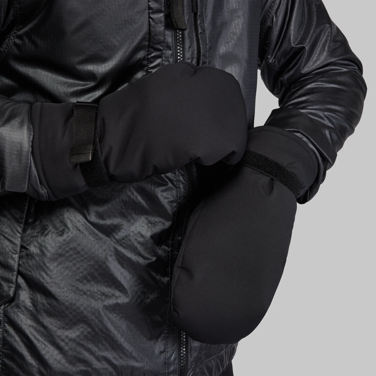 Waterfallproof Mitts. Black edition