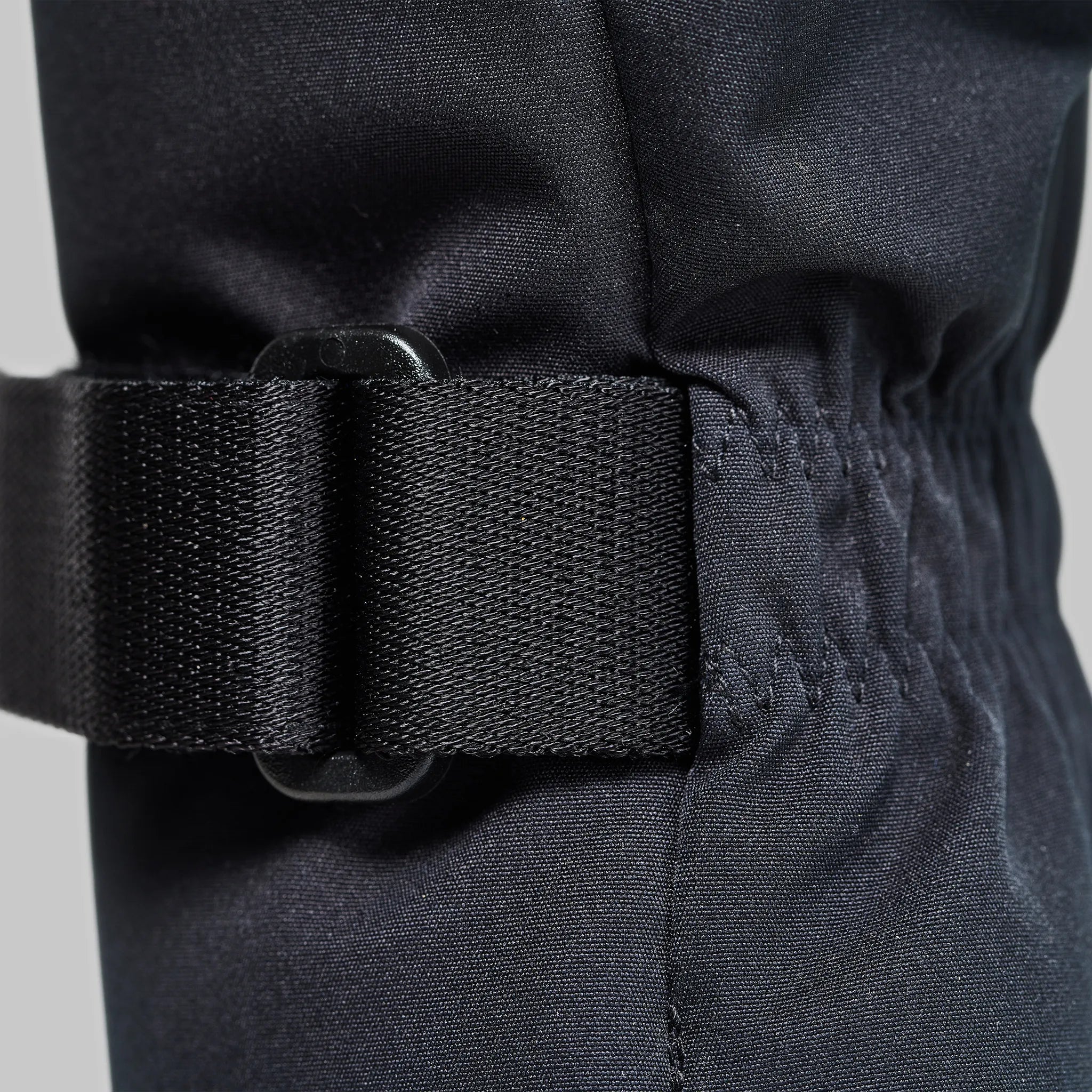 Waterfallproof Mitts. Black edition